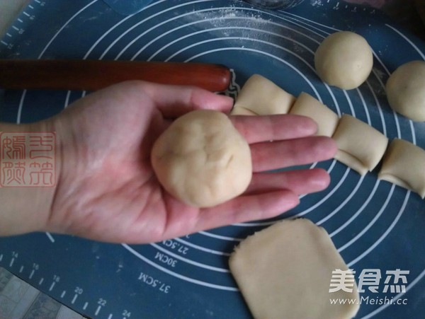 Red Bean Paste and White Crust Mooncakes recipe