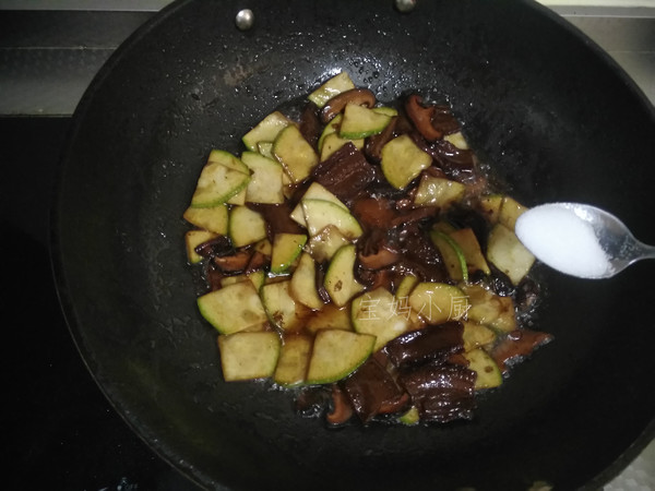 Zucchini Pork and Grilled Shiitake Mushrooms recipe