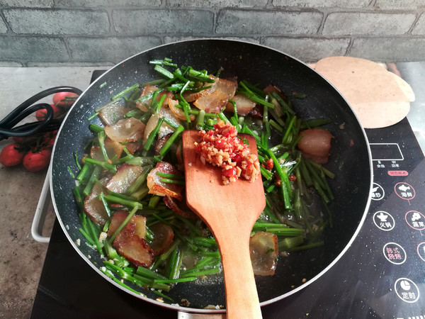 Stir-fried Bacon with Wild Celery recipe