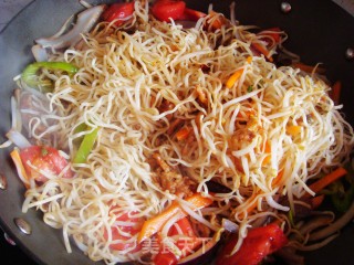 Fried Noodles with Shredded Pork recipe