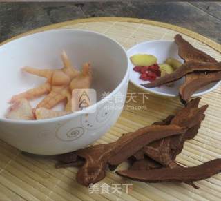 Three Highs, What to Eat-ganoderma Lucidum and Wolfberry Chicken Feet Soup recipe