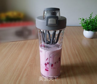 Dragon Fruit Oatmeal Milkshake recipe