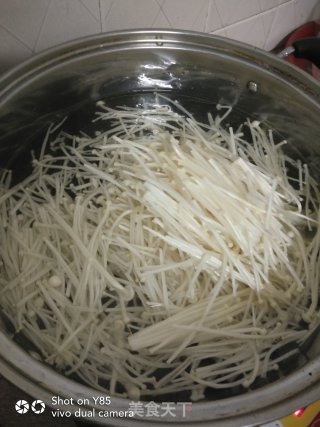 Enoki Mushroom Meat Soup recipe
