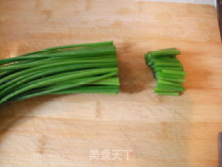 Seasonal Delicacies on The Table in Autumn-fried Squid with Pepper and Chives recipe