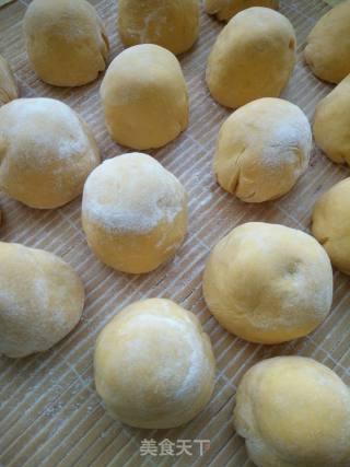 Pumpkin Baked Red Bean Buns recipe