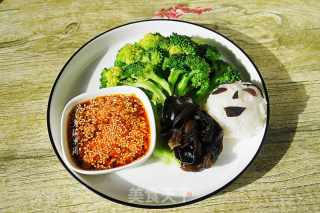 Cold Broccoli Black Fungus recipe