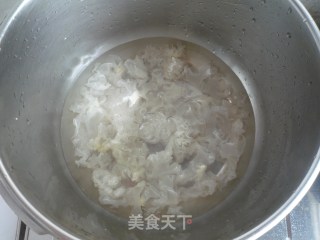 Papaya and Tremella Soup recipe