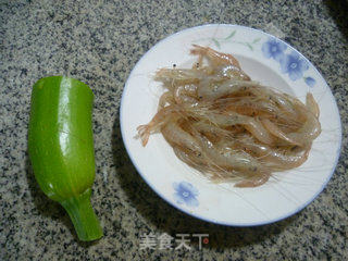 Stir-fried Zucchini with Jiangbai Shrimp recipe