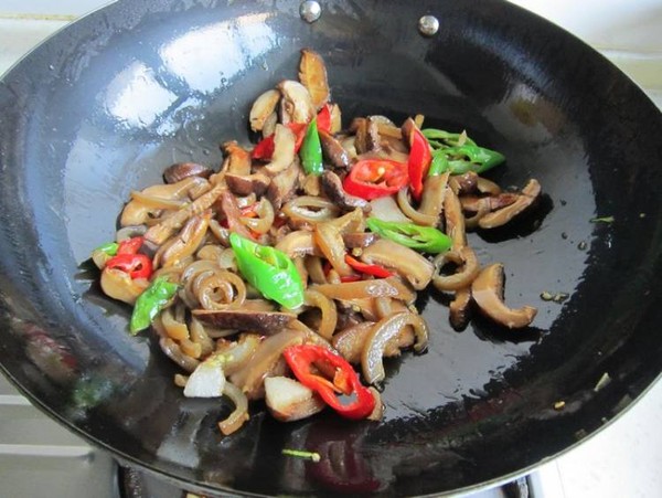 Stir-fried Pork Skin with Shiitake Mushrooms recipe