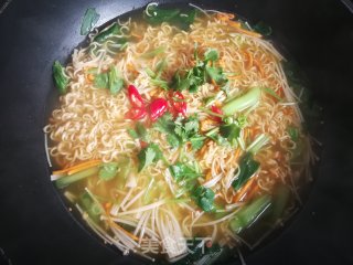 Instant Noodles with Enoki Mushroom and Cordyceps recipe