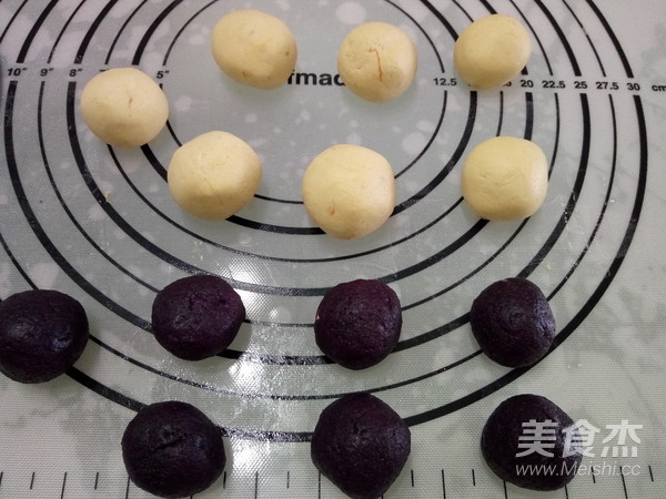 Pumpkin Glutinous Rice and Purple Potato Cake recipe