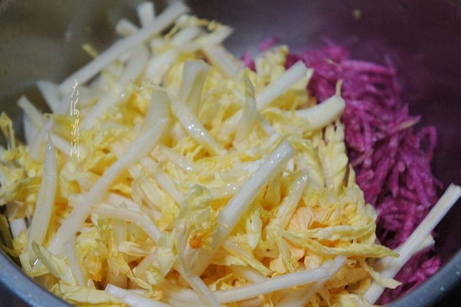 Sweet and Sour Cabbage Shredded Radish recipe