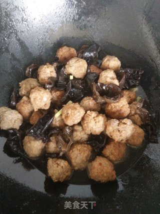 Braised Meatballs with Fungus recipe