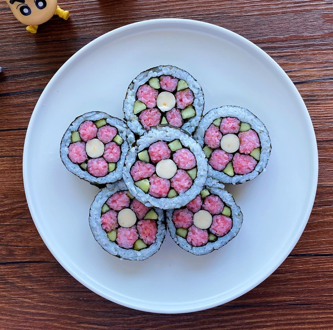 Simple Flower Sushi for A Picnic