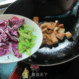 Stir-fried Braised Tofu with Purple Cabbage recipe