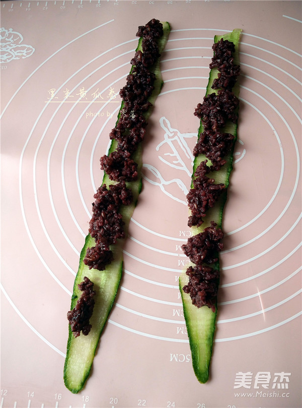 Black Rice Cucumber Roll recipe