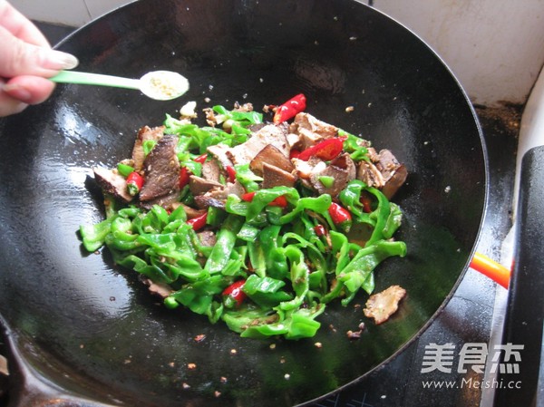 Stir-fried Braised Beef with Double Peppers recipe