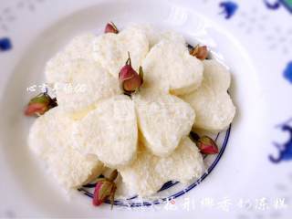 Flower-shaped Coconut Milk Parfait recipe