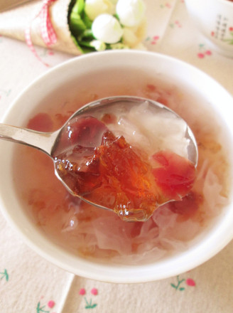 Cranberry Peach Gum White Fungus Soup recipe