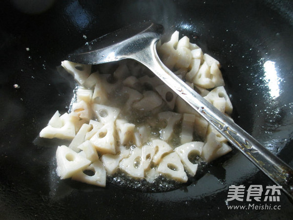 Stir-fried Lotus Root with Shrimp and Spicy Pepper recipe