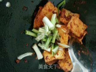 Stir-fried Tofu with Garlic Sprouts recipe