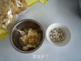 Rock Sugar Tremella and Lotus Seed Soup recipe