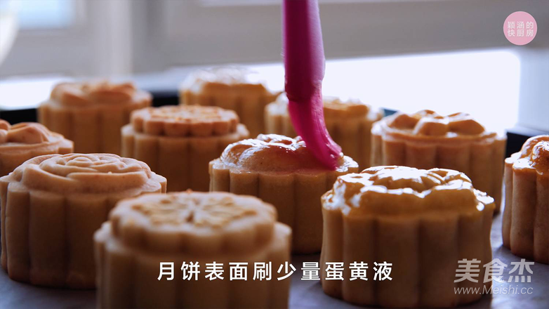 Come and Watch The Cantonese-style Moon Cakes of this Year's Fire and Reveal The Secrets recipe