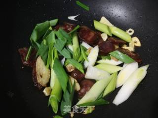 Stir-fried Sausage with Garlic recipe