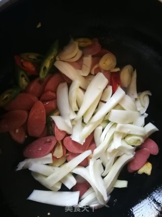 Stir-fried Ham Sausage with Fennel Balls recipe