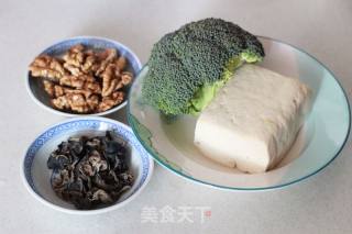 A Home-cooked Dish of Common People Who Use The Brain to Invigorate The Brain and Improve The Mind——【oyster Sauce, Peach Kernels, Fungus, Tofu Pot】 recipe