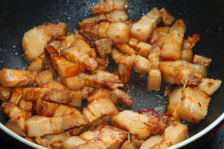 Braised Pork and Vegetable Stew in A Large Pot recipe