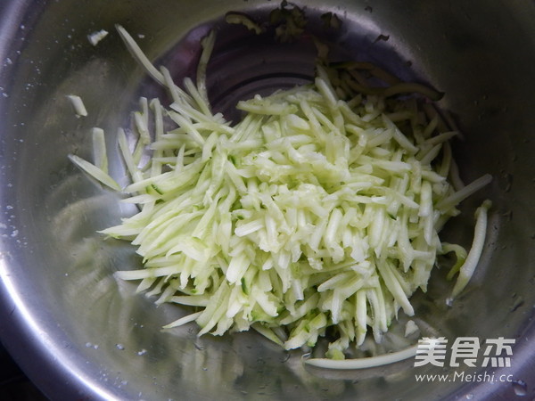 Shredded Pork Salad with Potato Powder recipe
