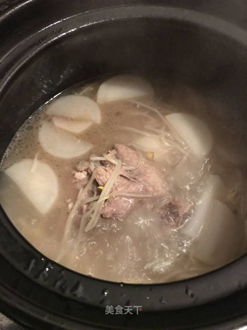 Cone Bone, Bean Sprouts and Radish Soup recipe