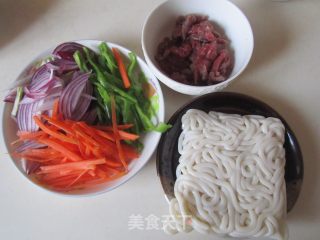 Stir-fried Udon Noodles with Black Pepper Beef recipe