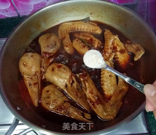 Sauce-flavored Duck Head and Duck Wings recipe