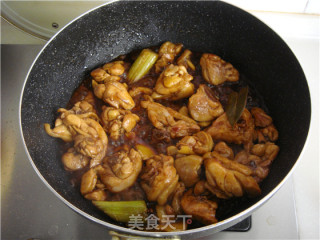 Stewed Chicken Drumsticks with Hazel Mushroom recipe