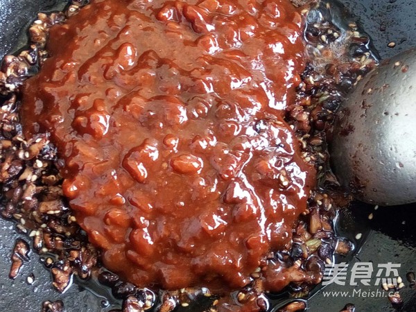 Beef and Mushroom Sesame Spicy Sauce recipe