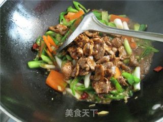 Stir-fried Lamb with Garlic and White recipe