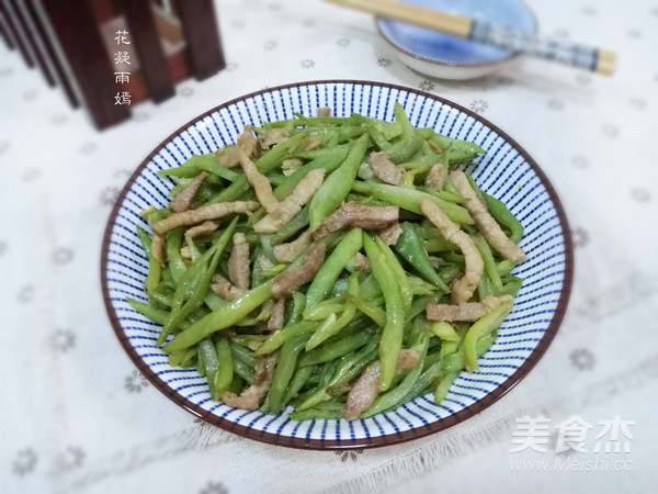 Home-cooked Meals-stir-fried Shredded Pork with Beans recipe