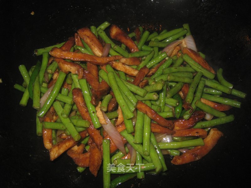 Stir-fried Cowpea with Chicken recipe