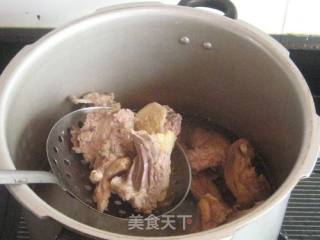 Dried Cowpeas Sausage Flying Duck Pot recipe