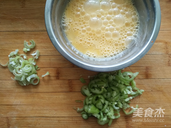 Spinach Noodles with Egg Sauce recipe