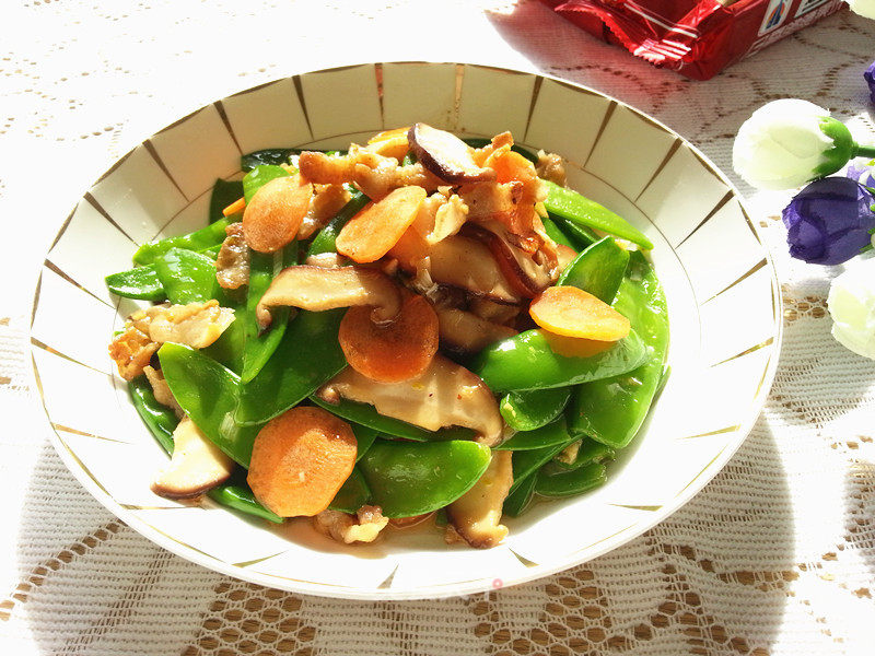 Stir-fried Pork Belly with Snow Peas and Shiitake Mushrooms recipe