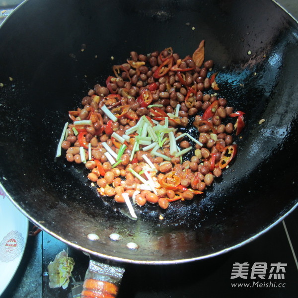 Spicy Fried Peanuts recipe