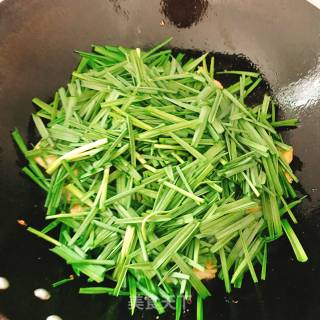 Stir-fried Tofu with Green Garlic recipe