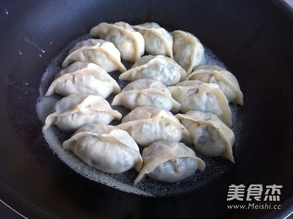Fried Dumplings with Cabbage and Vegetable Stuffing recipe