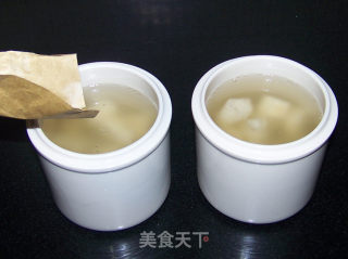 【stewed Pear with Chinese Herbal Medicine】 recipe