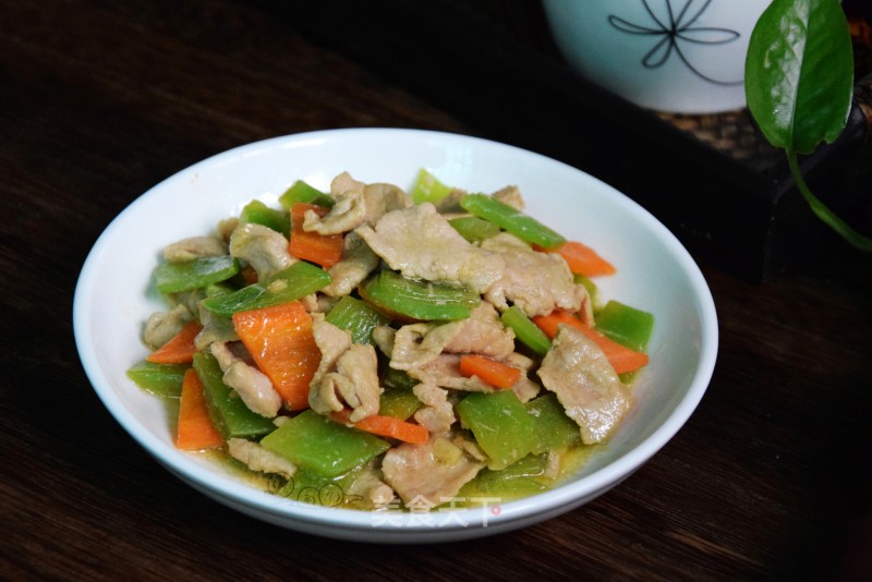 Stir-fried Pork with Lettuce recipe