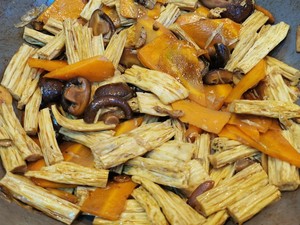 Fried Yuba with Mushrooms and Fungus recipe