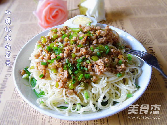 Dry Noodles with Chrysanthemum Meat Sauce recipe